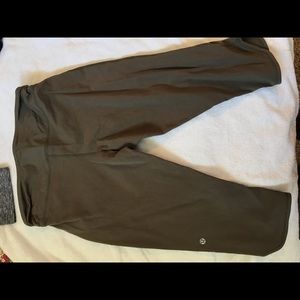Lululemon Olive Green cropped leggings